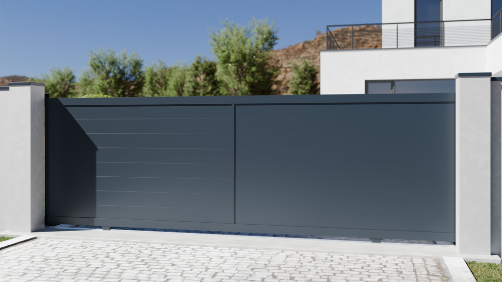 Portail en aluminium plein coulissant.
