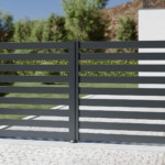 Portail deux battants sur mesure aluminium modèle NEVA couleur gris anthracite avec cadre à lames horizontales ajourées haut de gamme prix usine MyDoorling