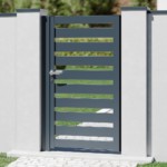 Portillon aluminium Gris anthracite sur mesure modèle Neva avec cadre et à lames horizontales ajourées - Haut de Gamme prix usine